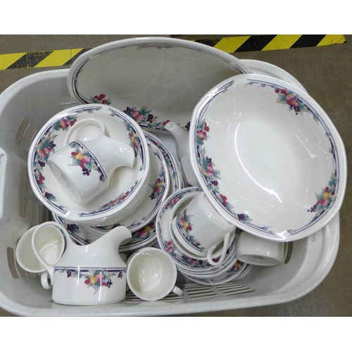 1189 - A Royal Doulton Autumn's Glory dinner service **PLEASE NOTE THIS LOT IS NOT ELIGIBLE FOR POSTING AND... 