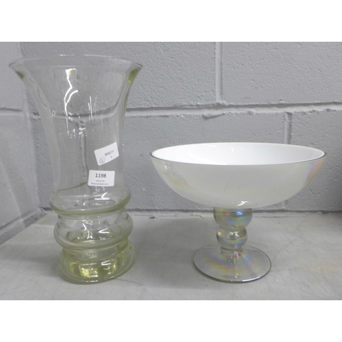 1198 - A glass bowl and a vase **PLEASE NOTE THIS LOT IS NOT ELIGIBLE FOR POSTING AND PACKING**