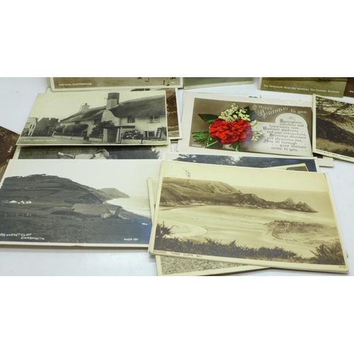 621 - A collection of early to mid 20th Century postcards (53)