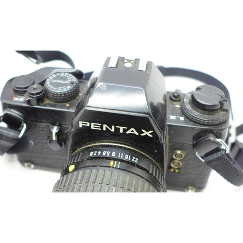 638 - A Pentax ILX 35mm film camera with Pentax zoom lens and a Hawk-eye No 2 Folding Film Pack, 40-80mm