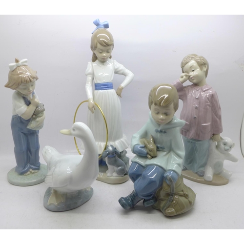 675 - Five Nao by Lladro figures