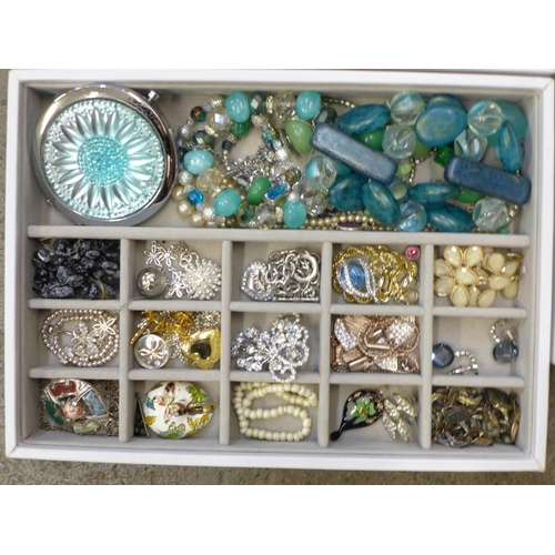 682 - A  Stackers jewellery box with costume jewellery