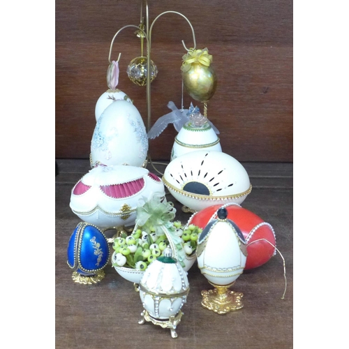 696 - Decorative goose eggs and fancy ornaments (10)