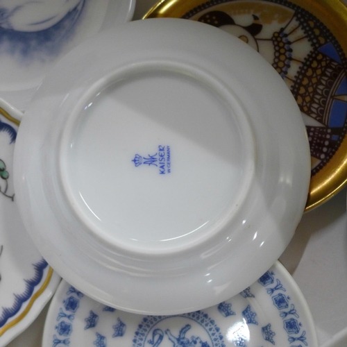 699 - A collection of fifteen Continental and English miniature plates including Wedgwood Jasperware