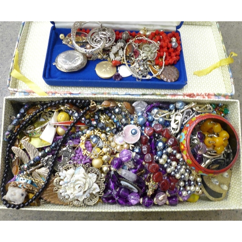 712 - Two boxes costume jewellery