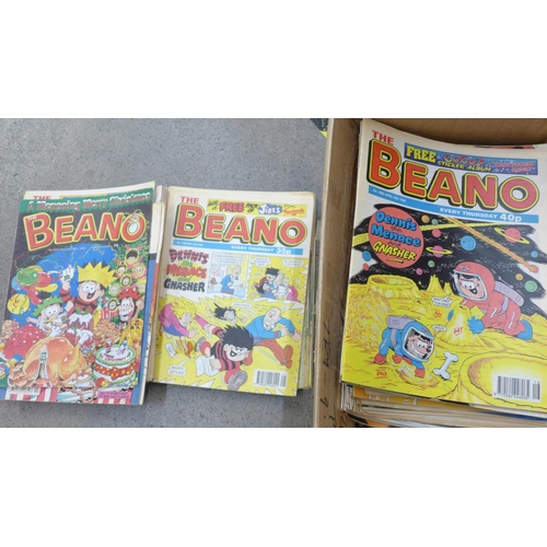 732 - A box of 213 Beano comics, 1993 to 1998