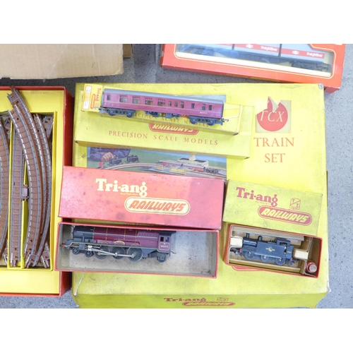 746 - A Tri-ang electric train set, boxed, a collection of Tri-ang rolling stock and track, and a Tri-ang ... 