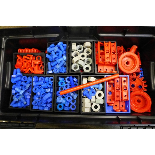 768 - Five boxes of plastic Meccano