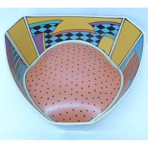 785 - A Rosenthal large triangular vegetable bowl, designed by Dorothy Hafner, 30.5 x 10.5cm high