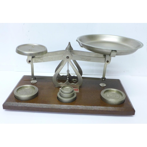 787 - A set of Johnsons 12A balance scales in original box