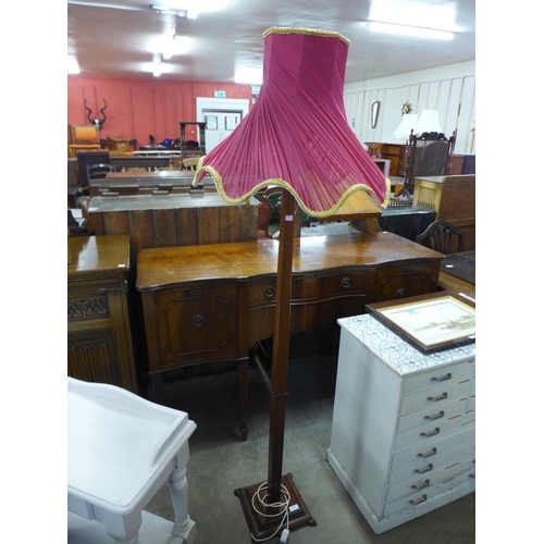 321 - An Edward VII mahogany standard lamp