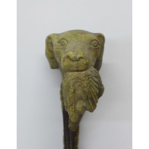 810 - A shoehorn with novelty carved dog's head handle