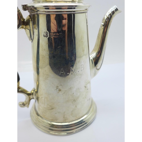 829 - A silver water pot, Sheffield 1912, handle loose, 309g