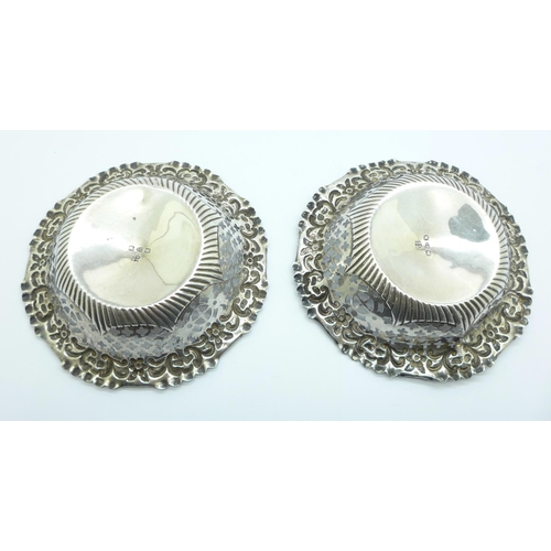 830 - A pair of pierced silver dishes, Chester 1896, 69g