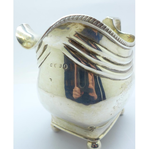 832 - A silver cream jug, 180g