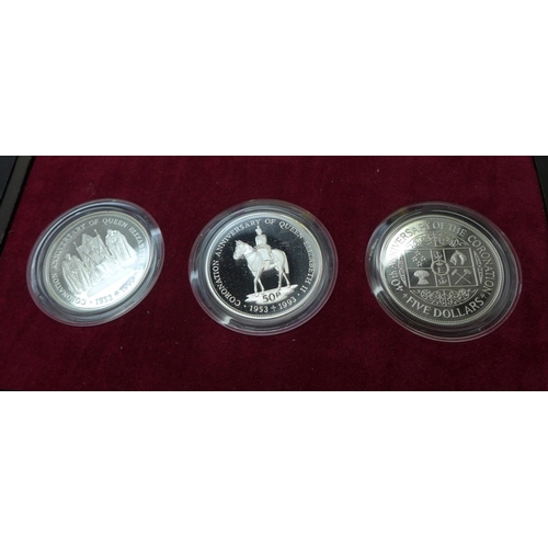 835 - A Royal Mint .925 silver proof coin set, Queen Elizabeth II 40th Anniversary Coronation Collection, ... 