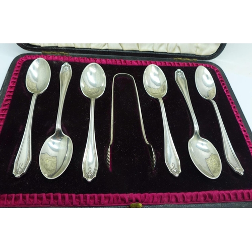 837 - A cased set of six silver spoons with bows, Sheffield 1929, 95g