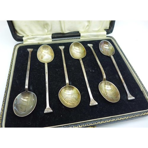 838 - A cased set of six silver coffee spoons, 42g