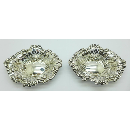 843 - A pair of silver pierced bon bon dishes by John Henry Potter, Sheffield 1896, 56g