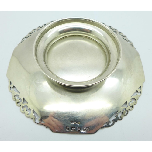 849 - A silver dish, Birmingham 1937, 65g