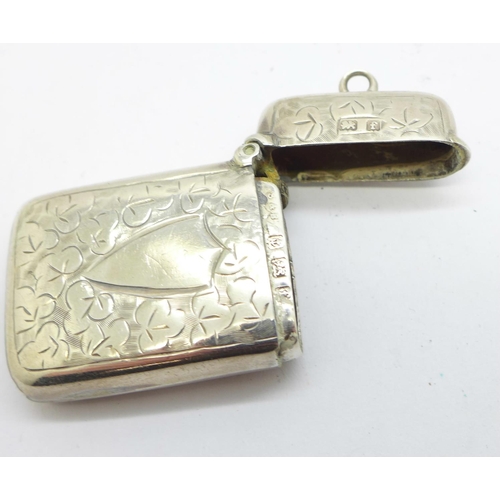 866 - A silver embossed vesta case, 15g