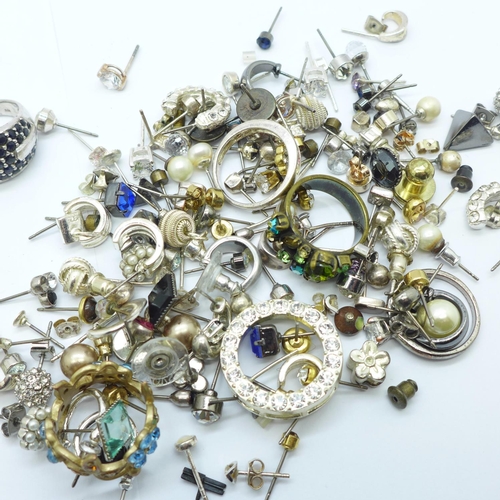 881 - Silver and white metal jewellery, etc.