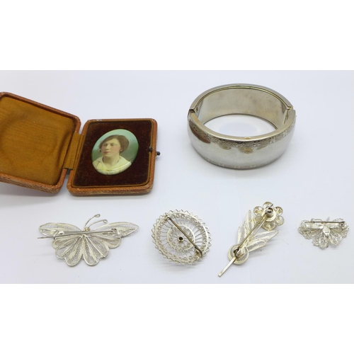 886 - Four filigree brooches, bangle, etc.