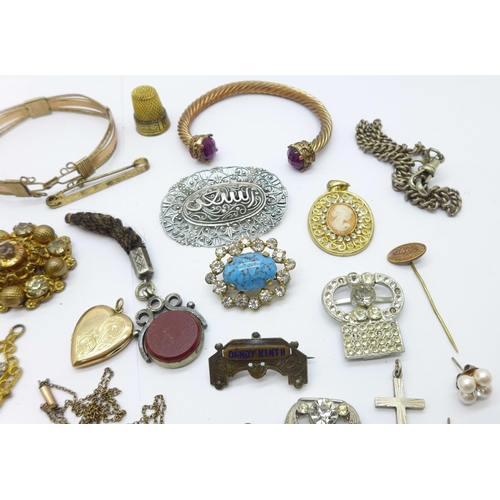 908 - Jewellery including a 9ct back and front locket, rolled gold and hat pins