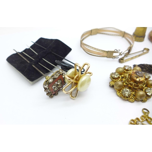 908 - Jewellery including a 9ct back and front locket, rolled gold and hat pins