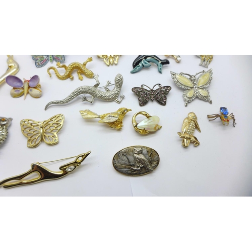 918 - Animal and insect themed brooches