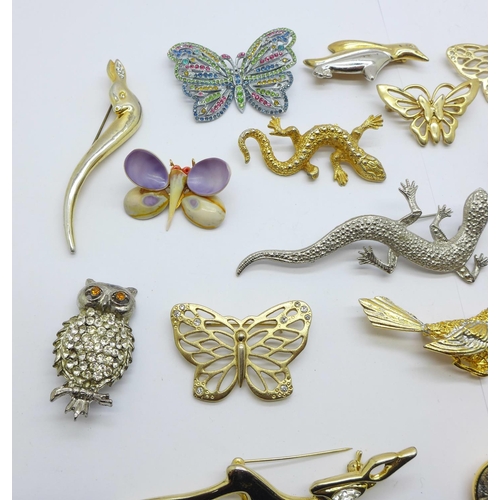 918 - Animal and insect themed brooches