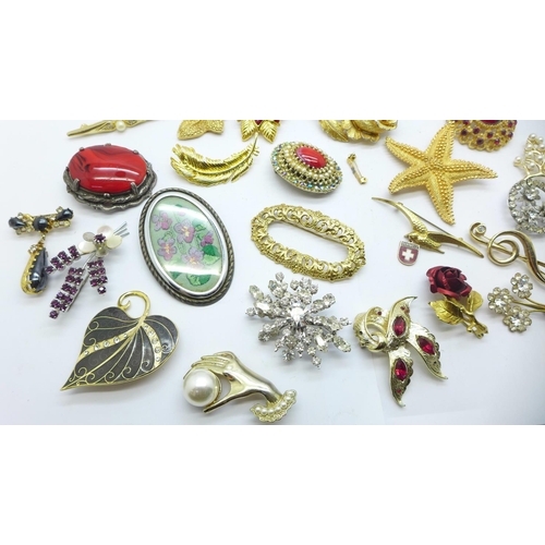 924 - Thirty costume brooches