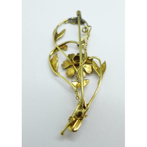 957 - A 9ct gold garnet and seed pearl leaf brooch, a/f, 6g