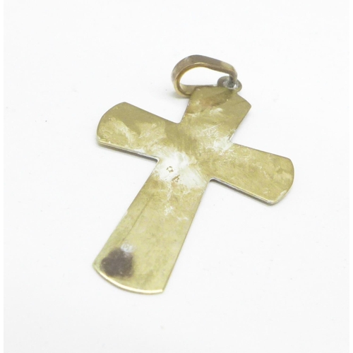 961 - A yellow metal cross (tests as 9ct gold), 1.7g