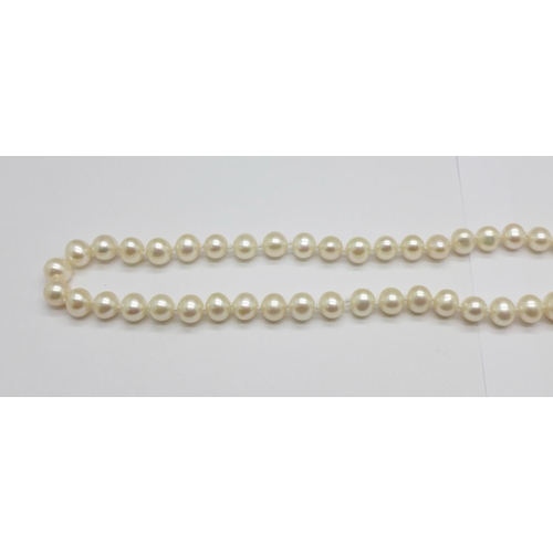 982 - A pearl necklace