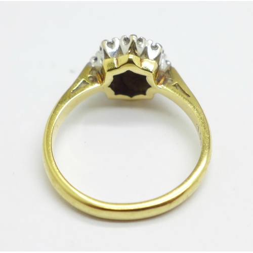 996 - An 18ct gold and diamond cluster ring, 3.9g, L