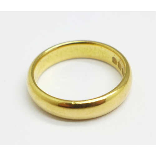 997 - A 22ct gold wedding ring, 6.4g, M