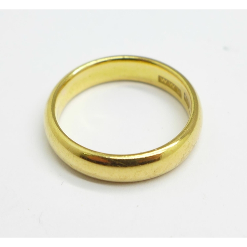 997 - A 22ct gold wedding ring, 6.4g, M