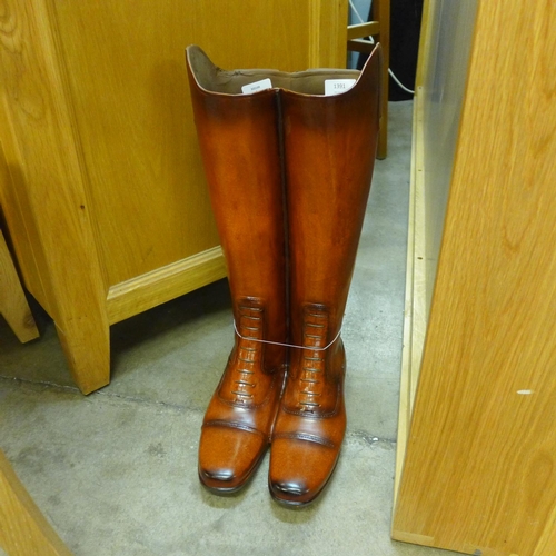 1408 - A pair of leather boots umbrella/stick stand    (CRT732)   #