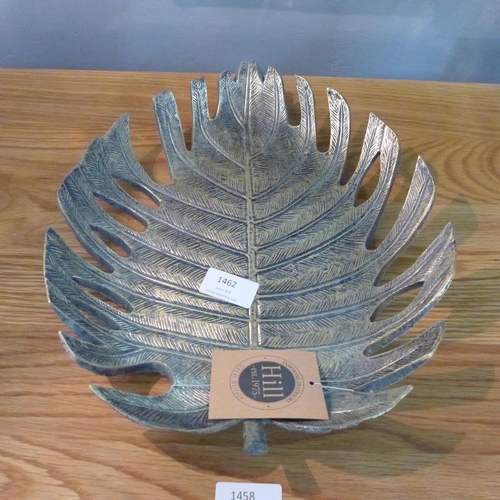 1475 - A metallic finish cheese plant leaf dish, 34 x 29cms (2019711)   #