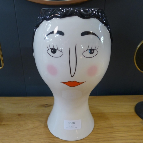 1494 - A ceramic Doodle female face vase (FPC1709)   #