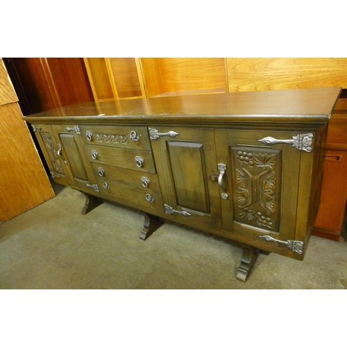 226 - An oak dresser