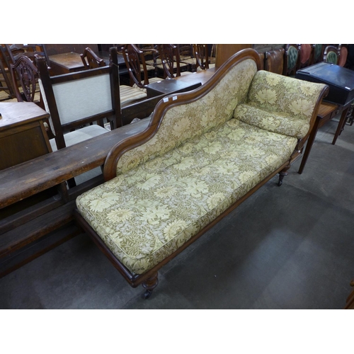 251 - A Victorian mahogany and upholstered chaise longue