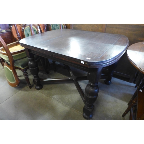 260 - An oak draw leaf table