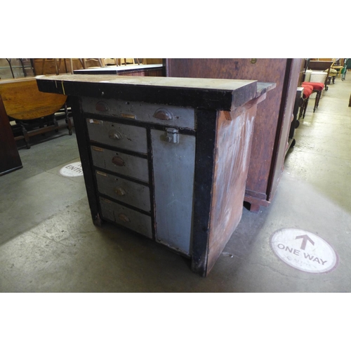 292 - An industrial work bench