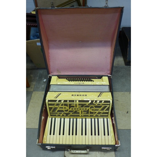 410 - A Hohner Verdi I piano accordian, cased