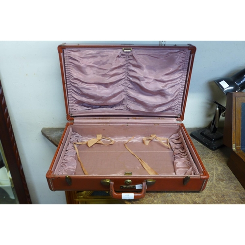 413 - A Samsonite suitcase (no key)