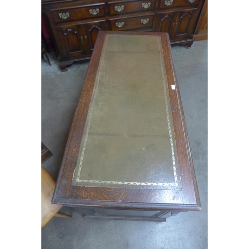 77 - A Victorian oak pedestal desk