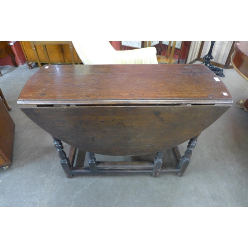 85 - A George II oak gateleg table