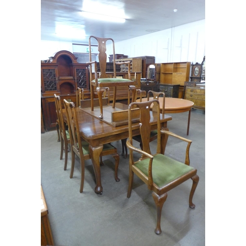 91 - An Edward VII oak extending dining table and eight chairs